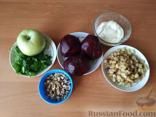 Салат из свёклы с изюмом, яблоком и орехами