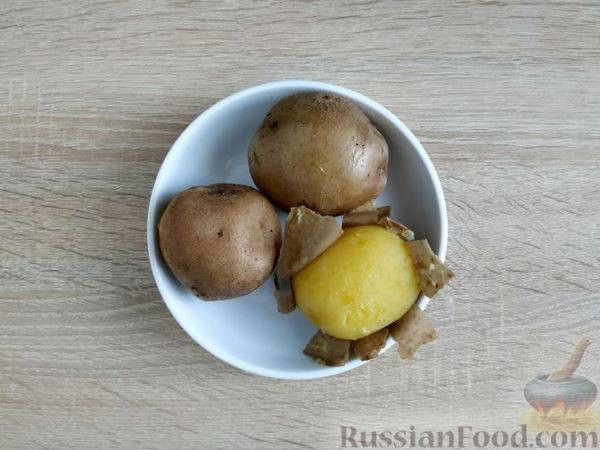 Салат "Деревенский" из квашеной капусты, картошки и лука