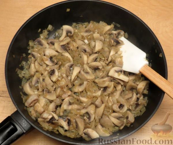 Свинина, тушенная с грибами в сырном соусе (в казанке)