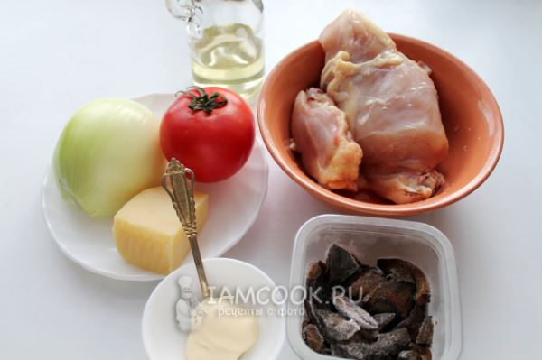 Салат «Гурман» с курицей, грибами и сыром
