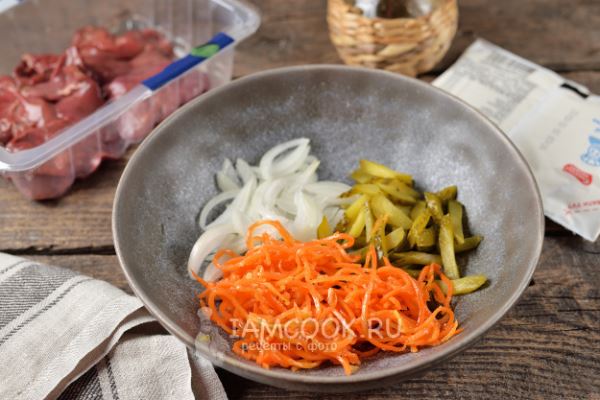 Салат «Зимушка» с печенью и корейской морковью